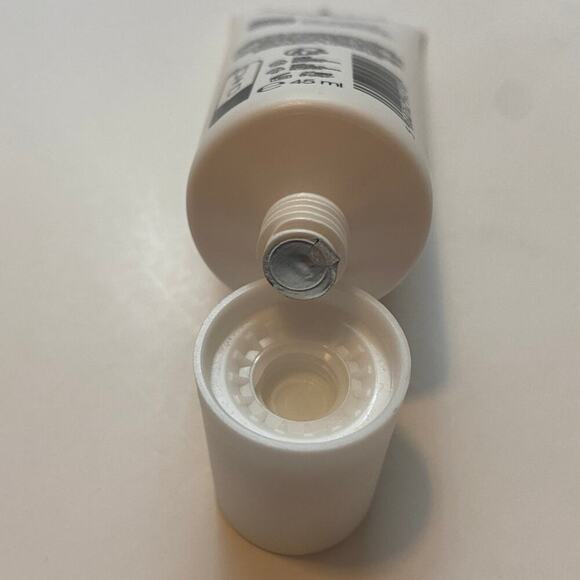 Flanerie Water Lily PHA Pore Refining Exfoliator 45 mL - Picture 2 of 3